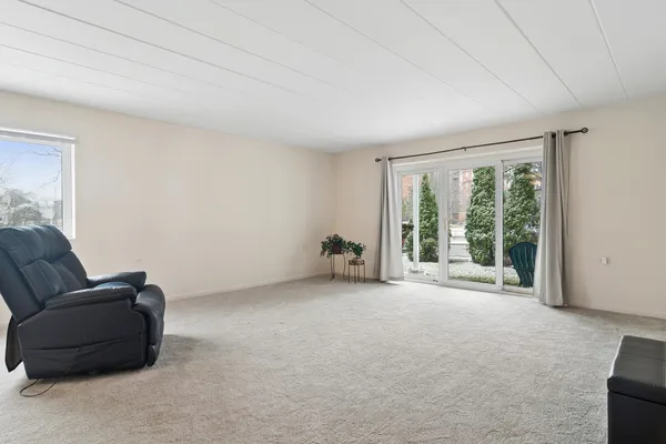 $217,500 | 200 Deborah Lane, Unit 17A, Wheeling, IL 60090