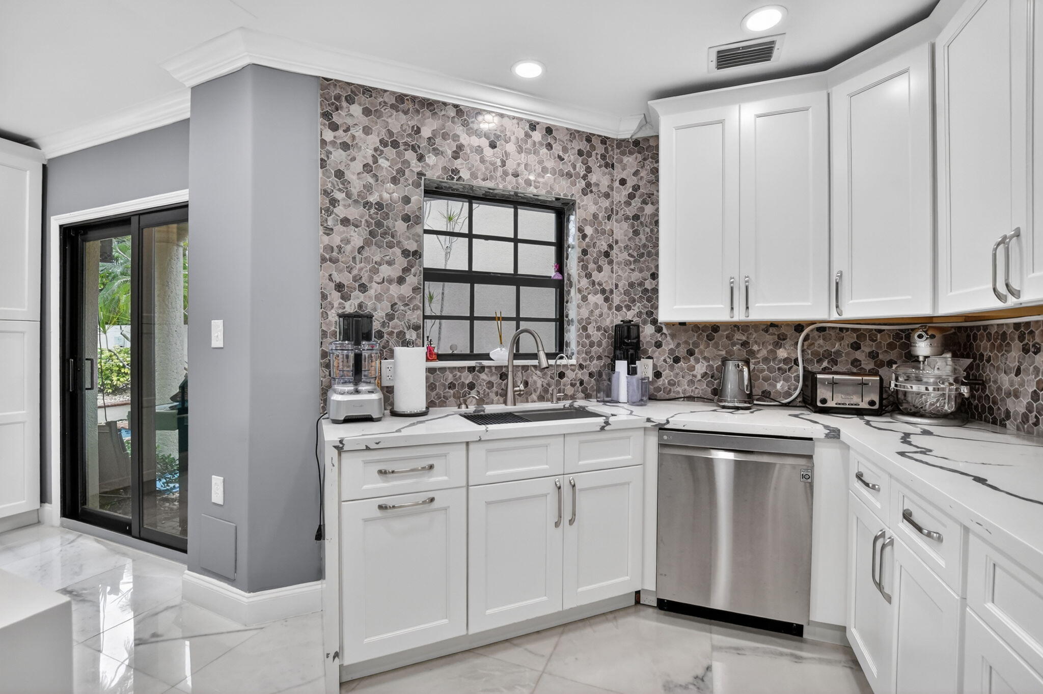 23260 Mirabella Circle North Boca Raton, FL 33433 - Photo 23 of 71 23-web-or-mls-DSC_2625
