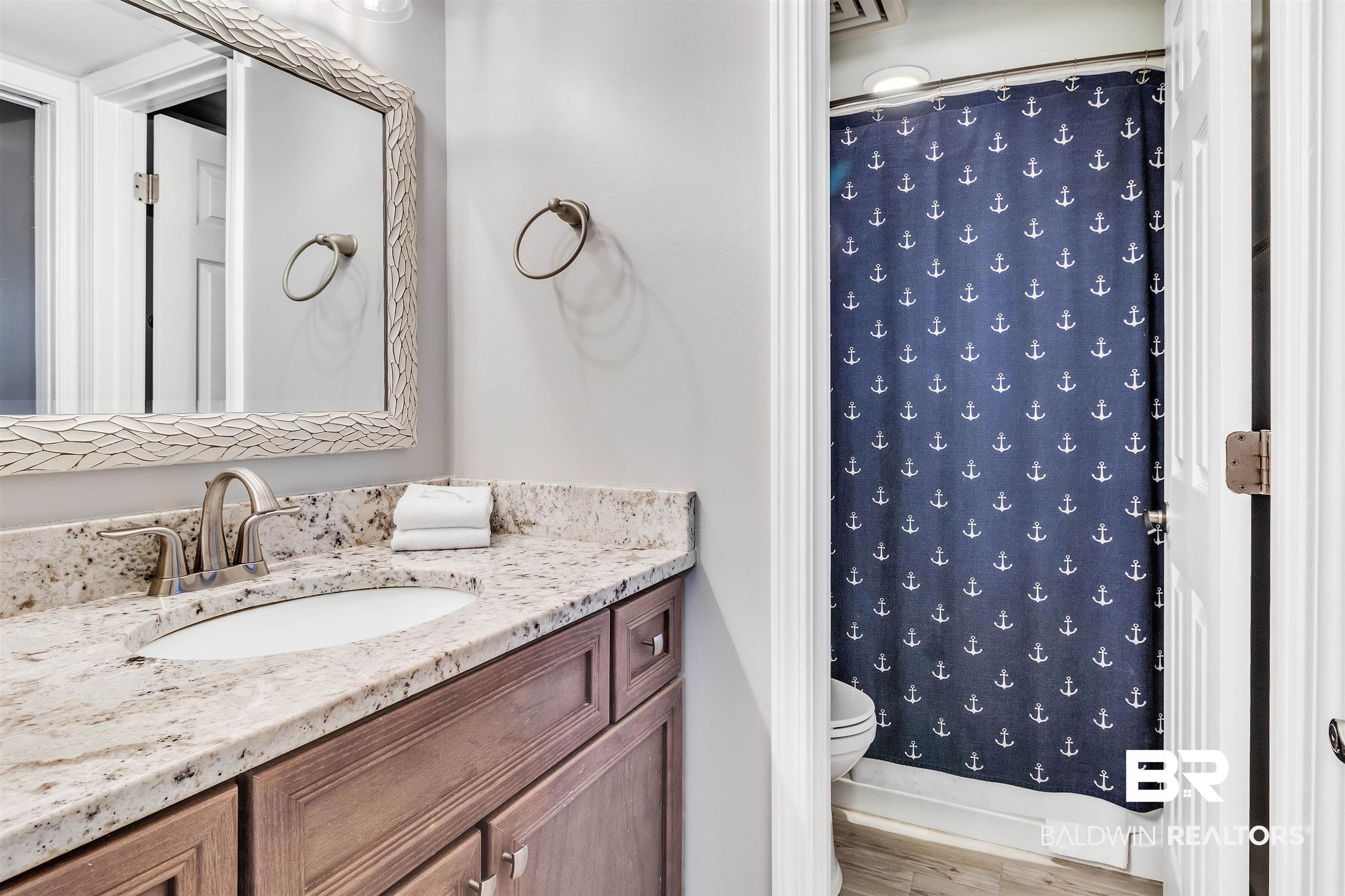 645 Plantation Road, Unit 6404 Gulf Shores, AL 36542 - Photo 13 of 21 SECOND BATHROOM