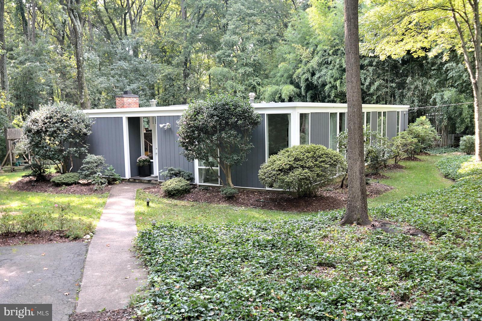 7506 Range Road Alexandria, VA 22306 - Photo 1 of 26 Exterior (Front)