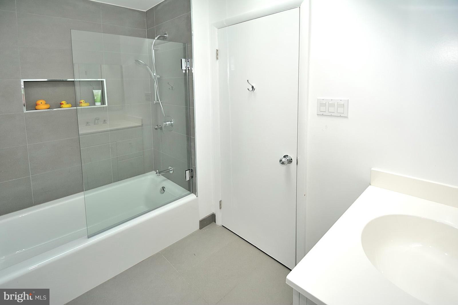 7506 Range Road Alexandria, VA 22306 - Photo 20 of 26 Guest Bath