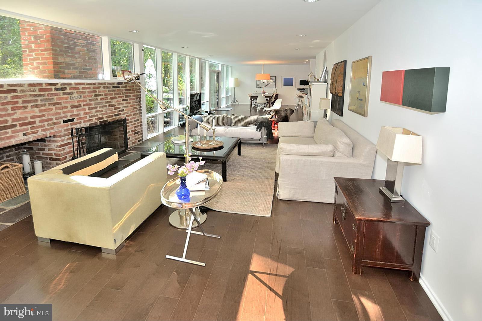 7506 Range Road Alexandria, VA 22306 - Photo 9 of 26 Living Room