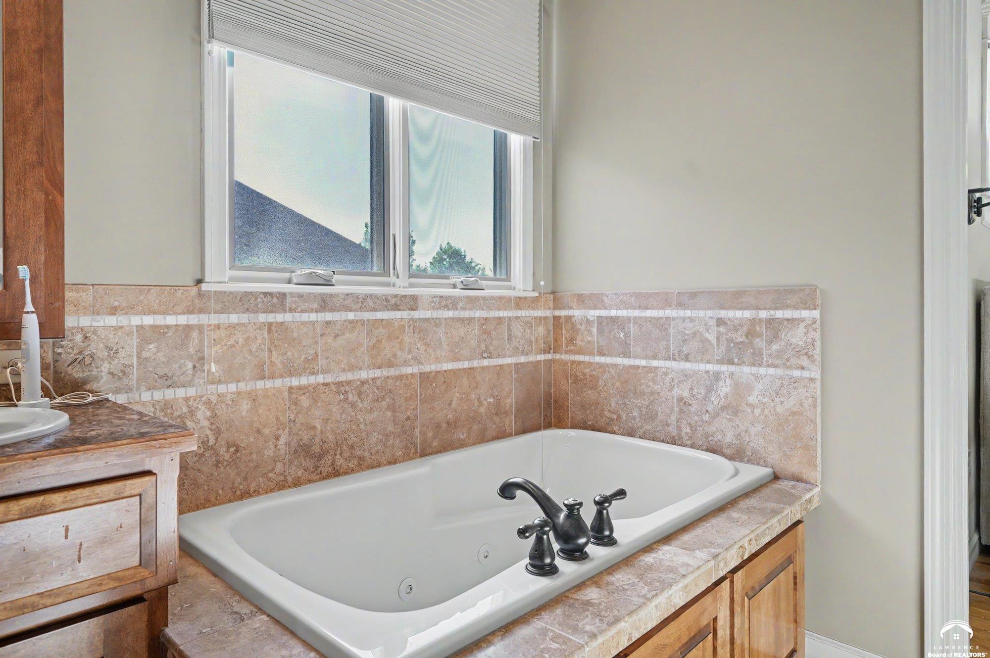 6205 Crystal Lane Lawrence, KS 66049 - Photo 17 of 29