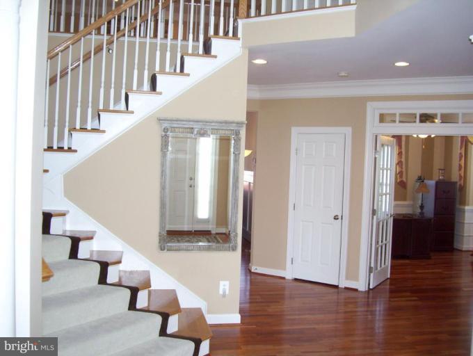 7253 Harrow Road Warrenton, VA 20187 - Photo 6 of 30 Entrance / Foyer