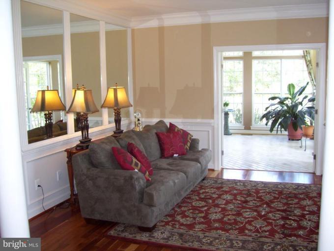 7253 Harrow Road Warrenton, VA 20187 - Photo 7 of 30 Living Room
