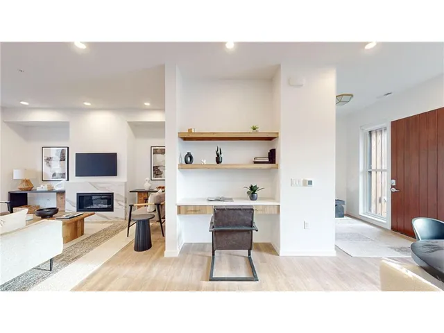 $8,950 | 2 West Drive, Excelsior, MN 55331