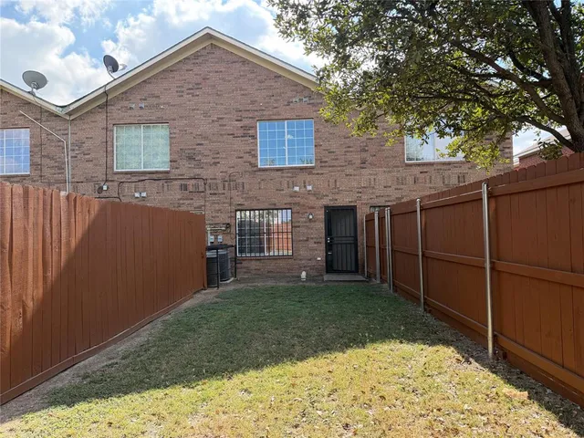 $1,495 | 4005 Preferred Place, Dallas, TX 75237