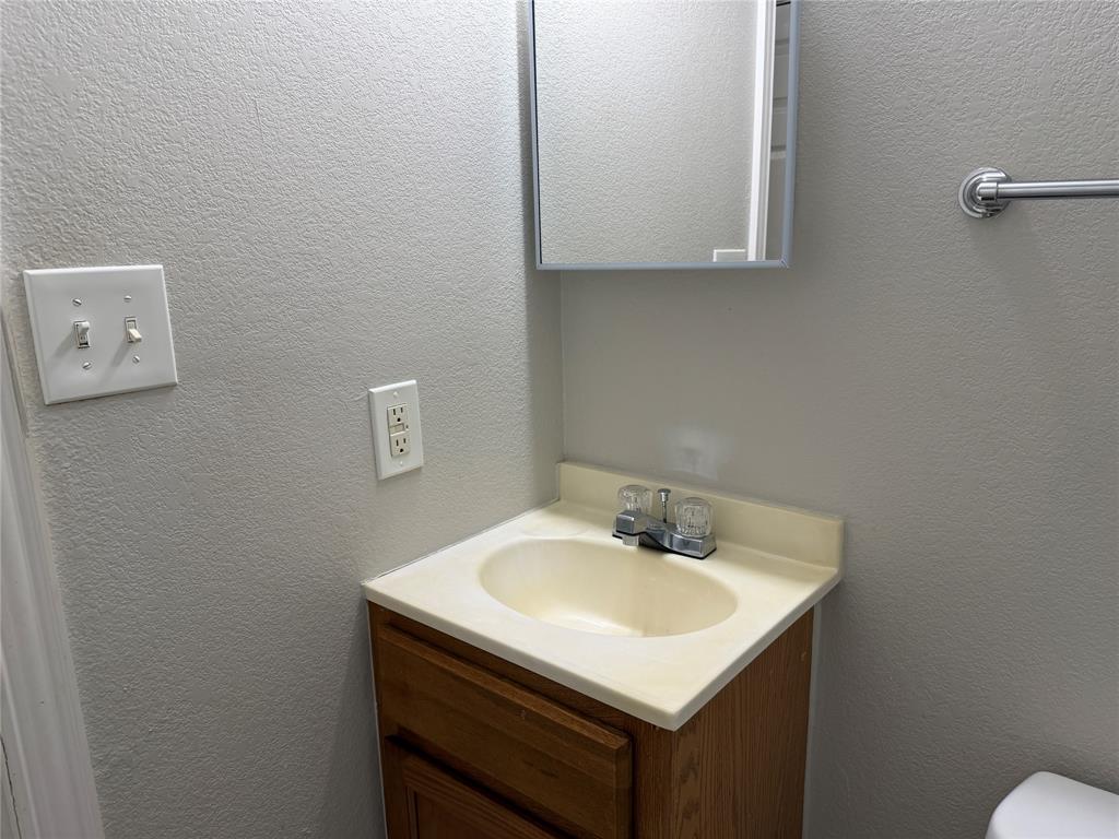 4005 Preferred Place Dallas, TX 75237 - Photo 7 of 31 a bathroom with a sink and a toilet