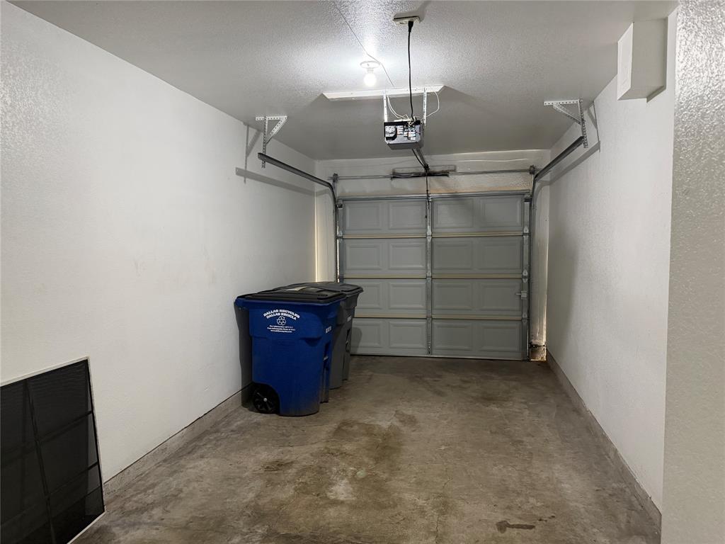 4005 Preferred Place Dallas, TX 75237 - Photo 8 of 31 a view of a garage