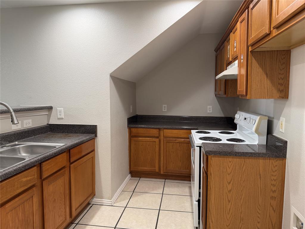 4005 Preferred Place Dallas, TX 75237 - Photo 9 of 31 a kitchen that has a sink and a stove