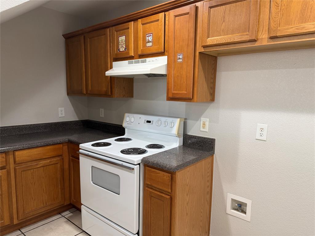 4005 Preferred Place Dallas, TX 75237 - Photo 10 of 31 a kitchen with a stove and a microwave