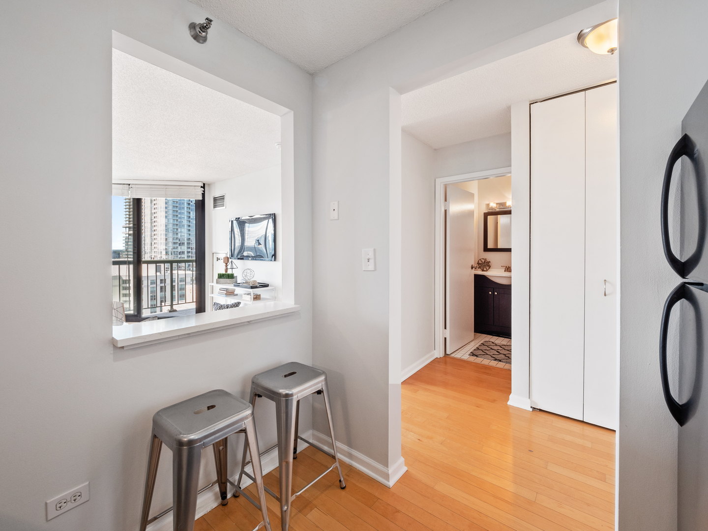 111 West Maple Street, Unit 2010 Chicago, IL 60610 - Photo 11 of 20 a view of a livingroom with furniture and a window