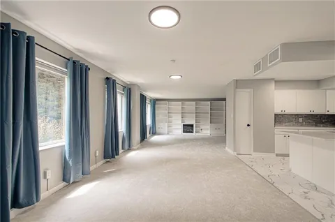 $304,950 | 4550 Warwick Boulevard, Unit 210211, Kansas City, MO 64111