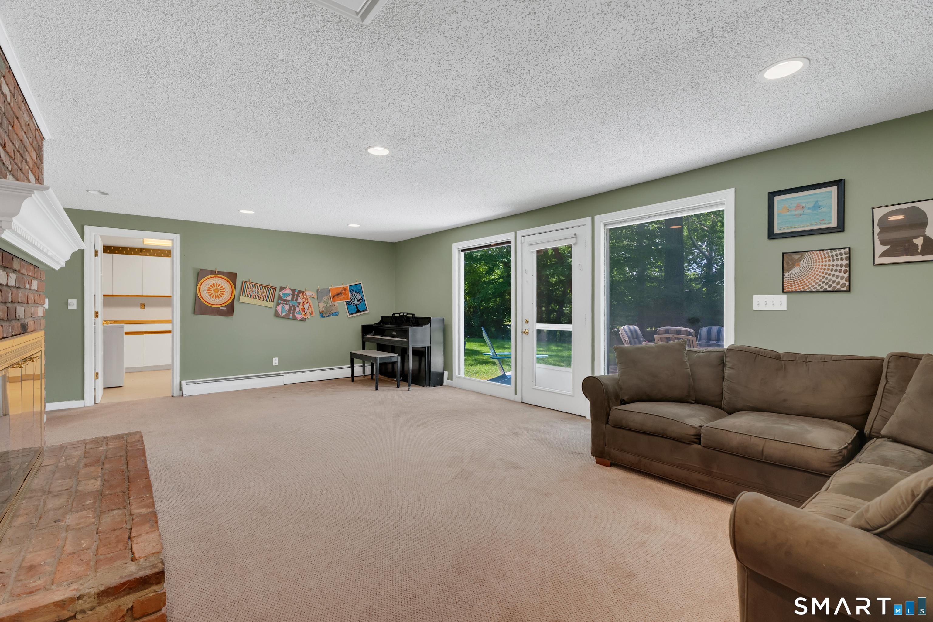 34 River Road North Haven, CT 06473 - Photo 29 of 39 Family room
