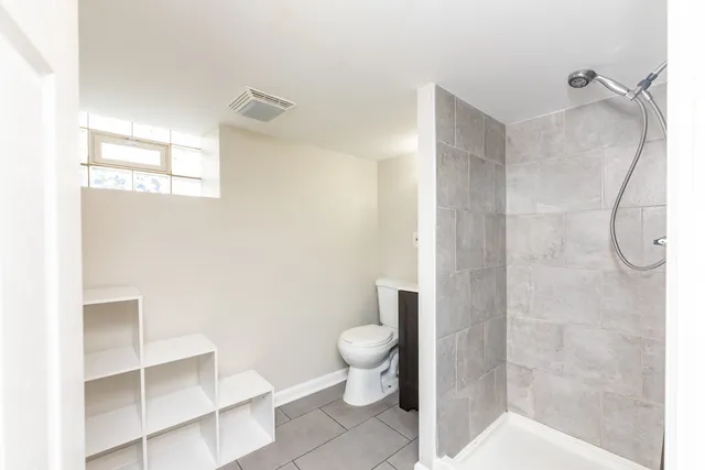 $1,390 | 2745 West Gregory Street, Unit G, Chicago, IL 60625