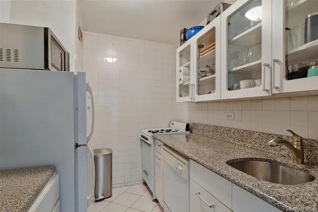 $385,000 | 125 Beach 124th Street, Unit 6F | Rockaway Park