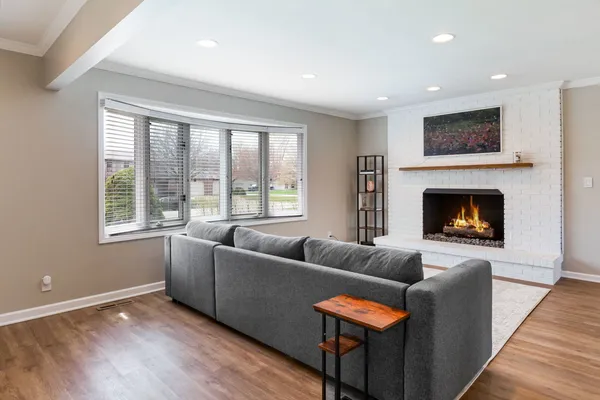 $519,900 | 29W332 Mark Drive, Naperville, IL 60564