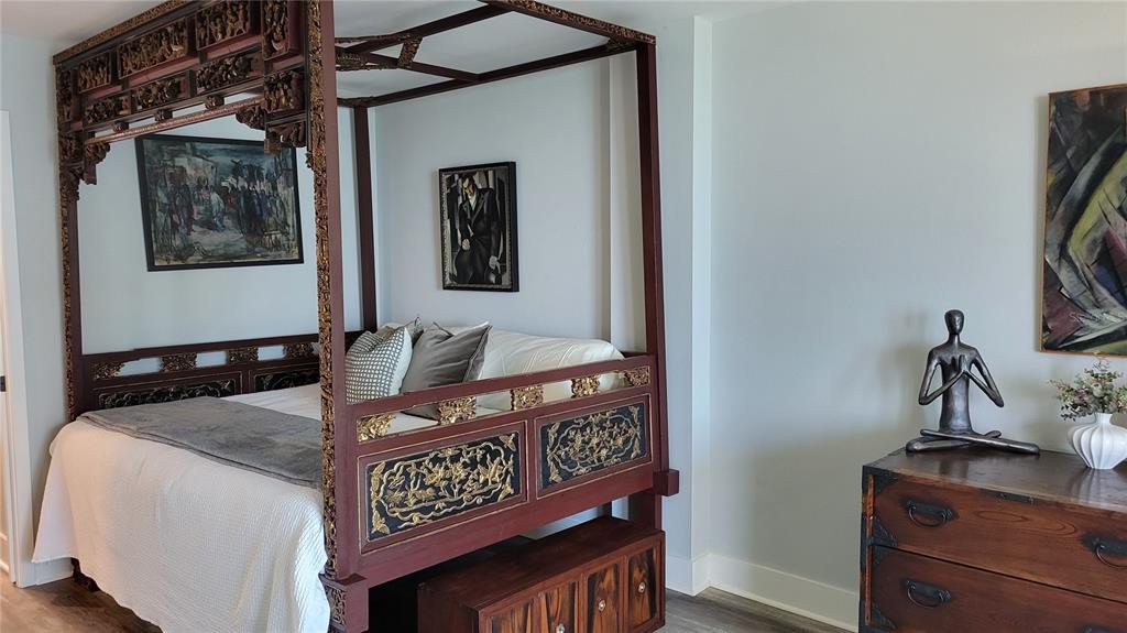 11 Sunset Drive, Unit 704 Sarasota, FL 34236 - Photo 15 of 34 a view of a livingroom with furniture and flat screen tv