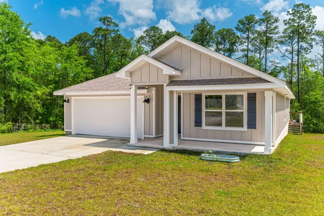 a view of an house with backyard space and garden