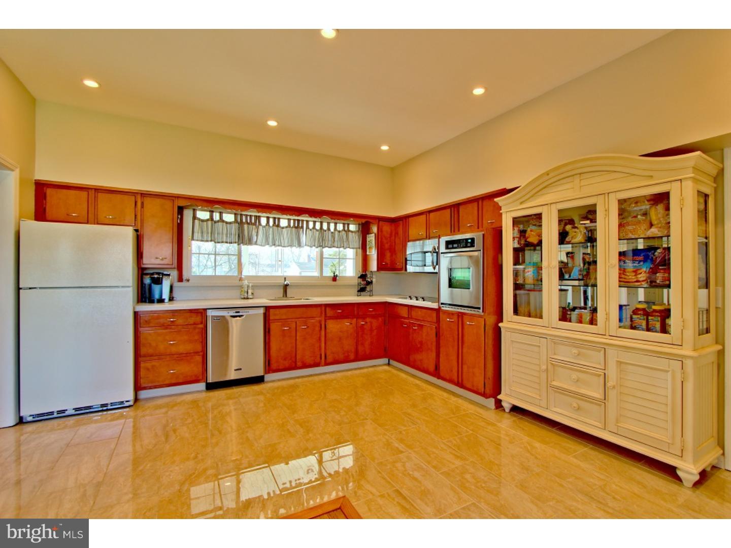 1123 Coopers Kill Road Cherry Hill, NJ 08034 - Photo 4 of 24