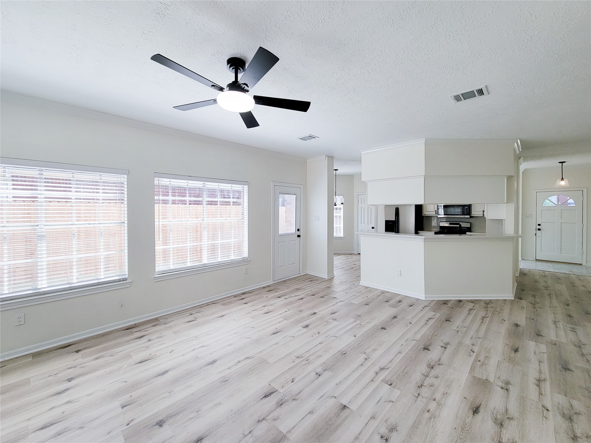 1422 Mabry Mill Road Houston, TX 77062 - Photo 20 of 44 Gallery Image 20