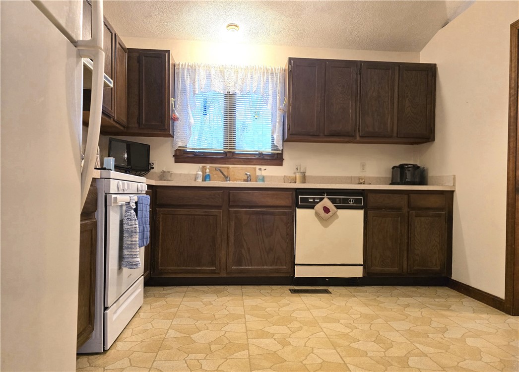 10 Butternut Drive Coventry, RI 02816 - Photo 8 of 23