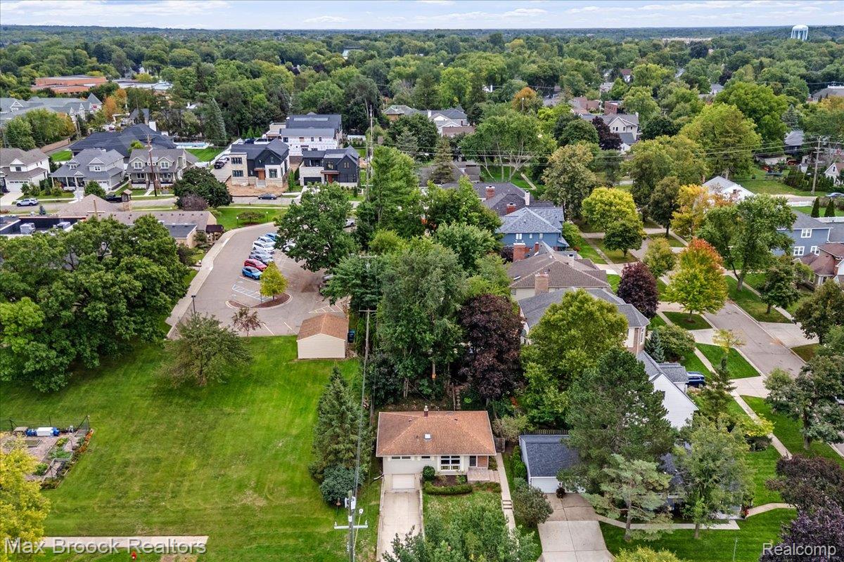 1330 Oak Street Rochester, MI 48307 - Photo 29 of 35 Established neighborhood setting with mature trees and a mix of architectural styles