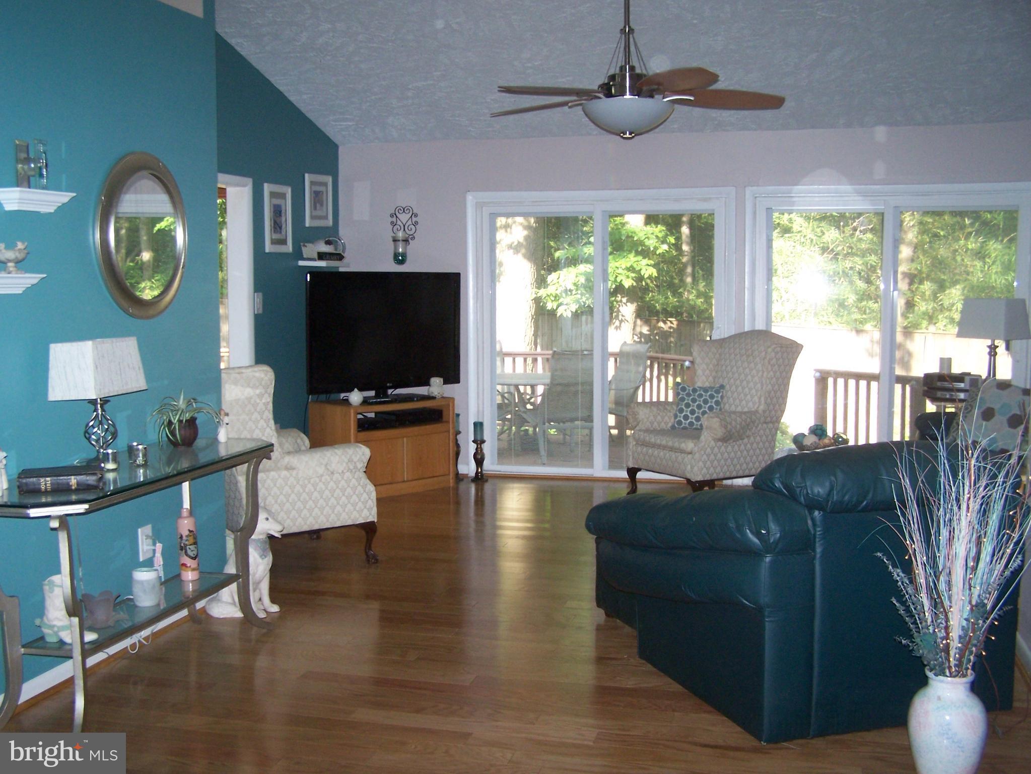 5409 Aylor Road Fairfax, VA 22032 - Photo 7 of 23 Living Room