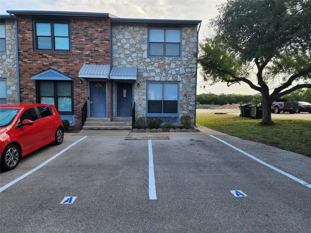 $1,350 | 3005D Whisper Oaks Lane, Unit A, Georgetown, TX 78628