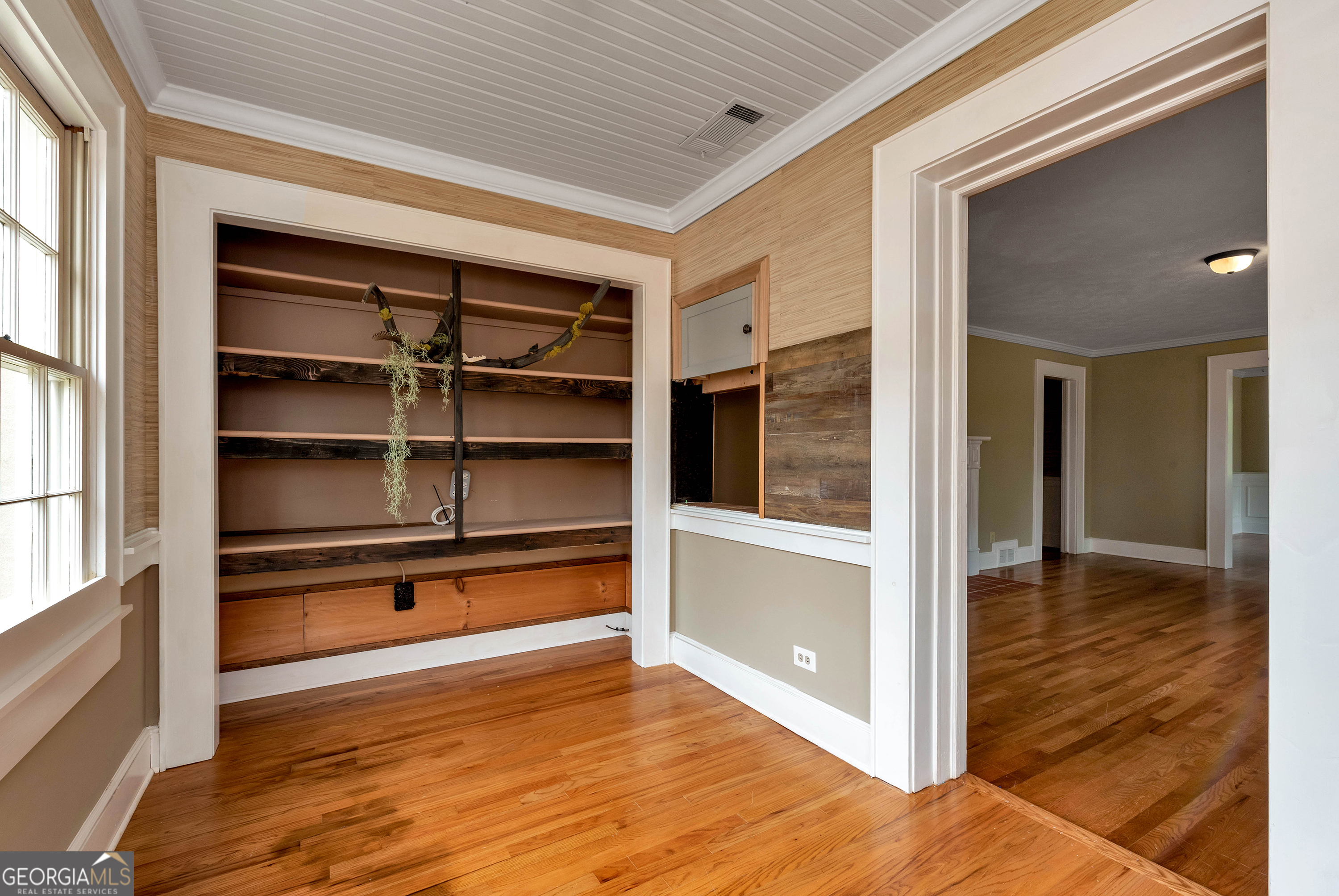 952 Wayside Street Northwest Cornelia, GA 30531 - Photo 13 of 70 a view of a hallway with wooden floor and closet