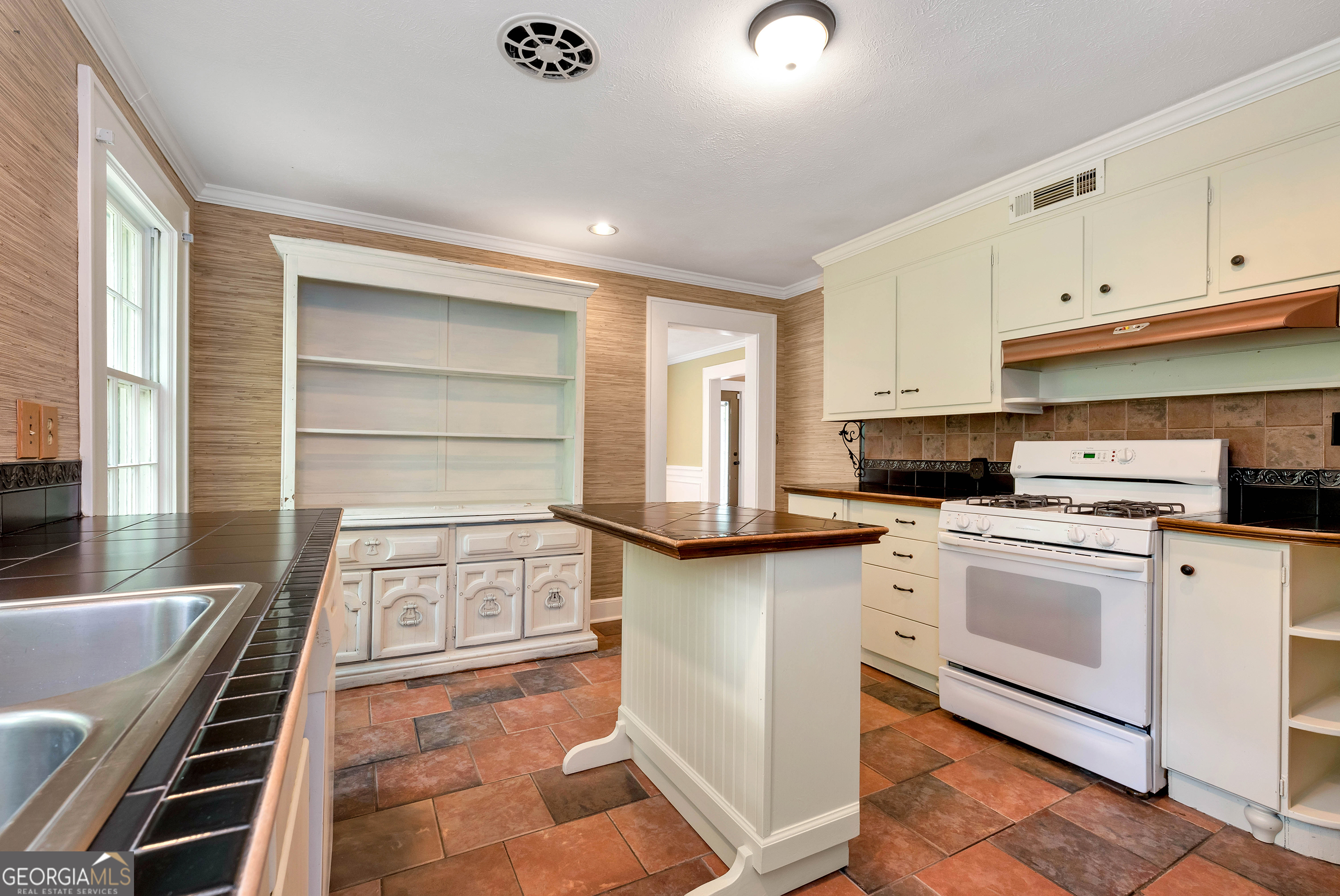 952 Wayside Street Northwest Cornelia, GA 30531 - Photo 20 of 70 a kitchen with white cabinets and appliances