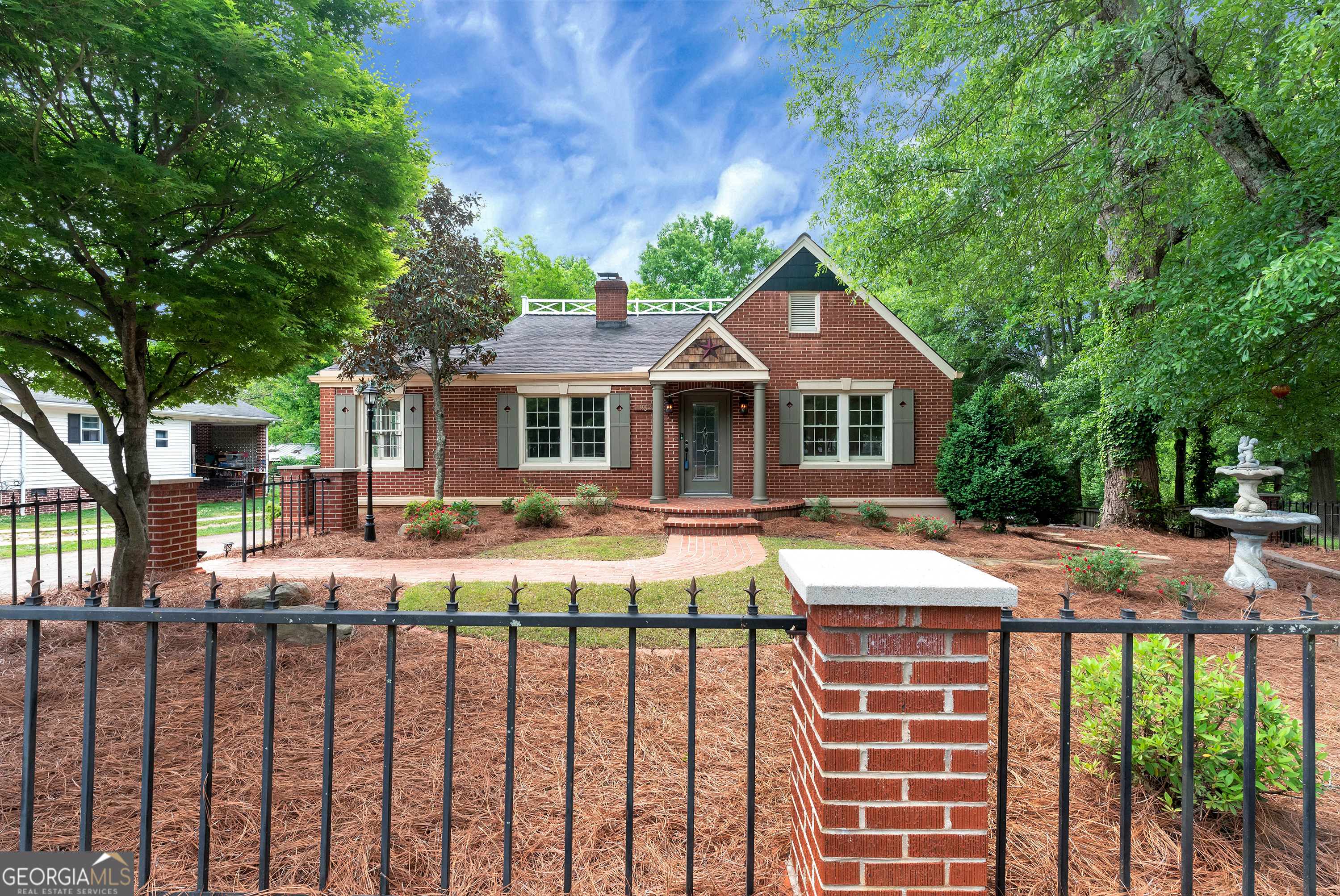 952 Wayside Street Northwest Cornelia, GA 30531 - Photo 2 of 70 a front view of a house with porch and garden