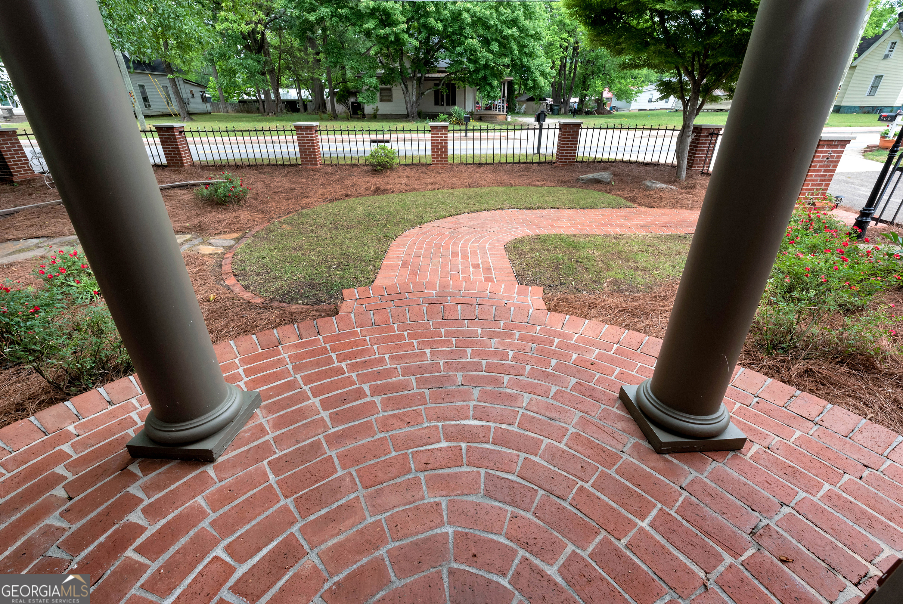 952 Wayside Street Northwest Cornelia, GA 30531 - Photo 5 of 70 a view of outdoor space with garden