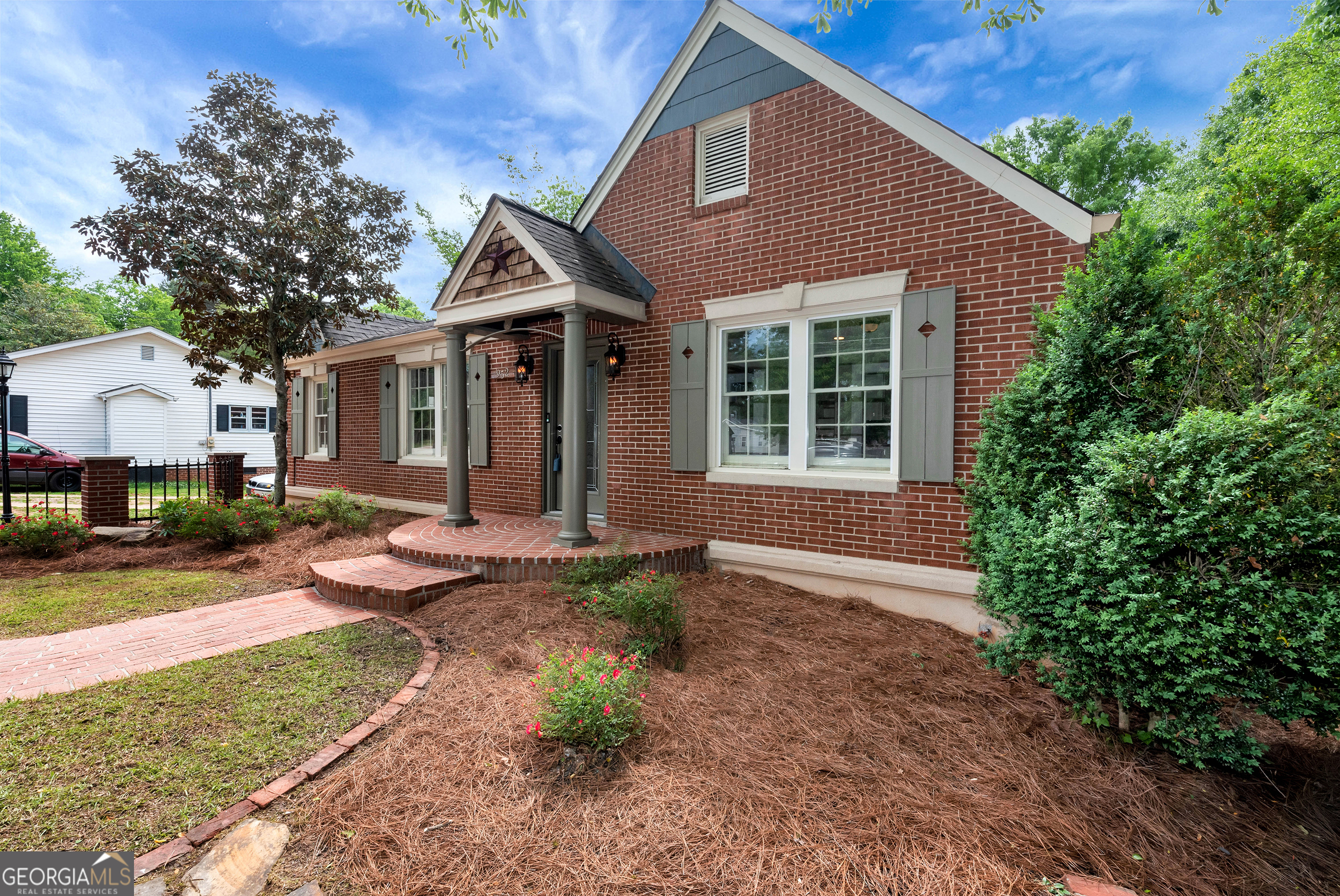 952 Wayside Street Northwest Cornelia, GA 30531 - Photo 59 of 70 a front view of a house with garden