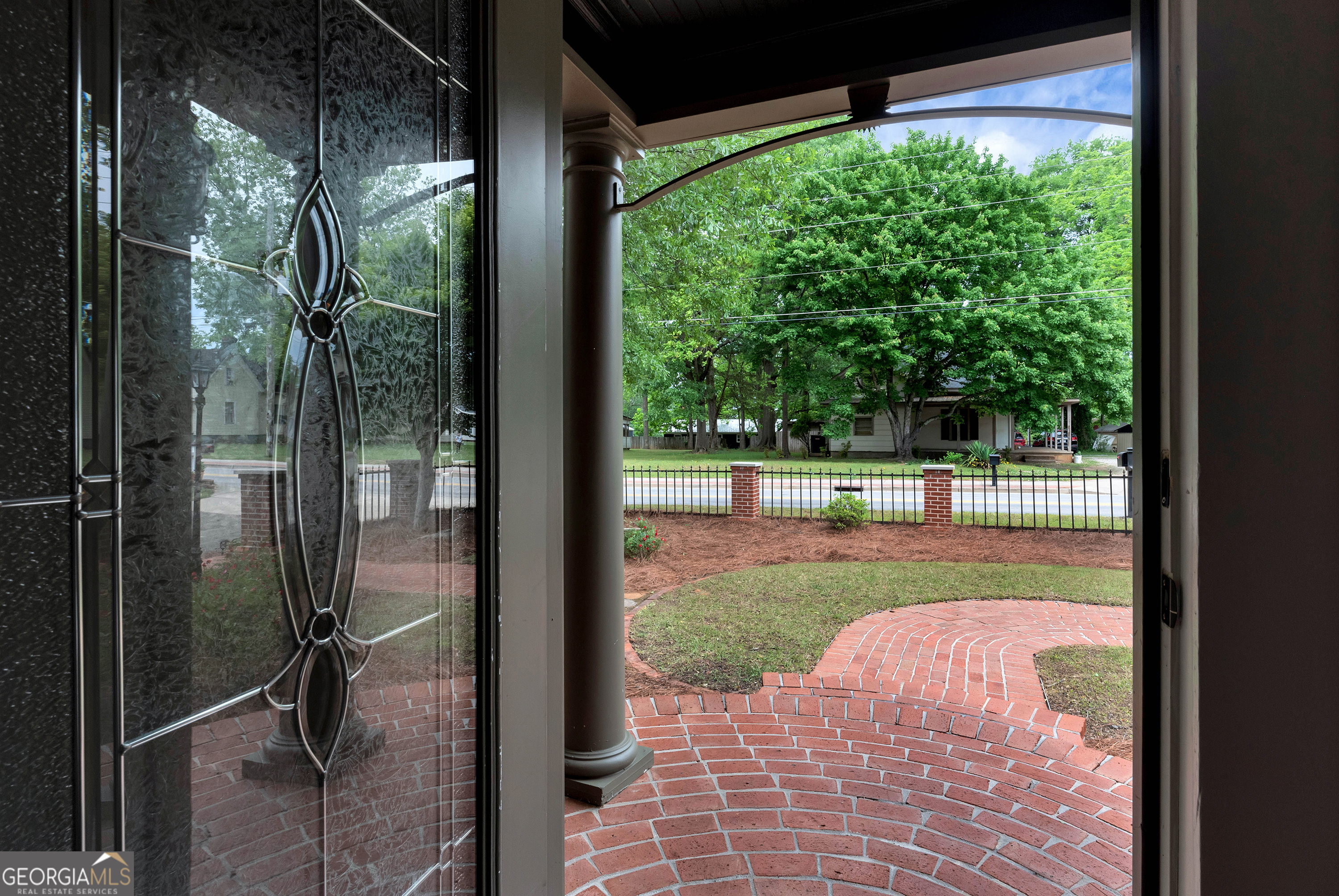 952 Wayside Street Northwest Cornelia, GA 30531 - Photo 6 of 70 a view of a porch and a yard