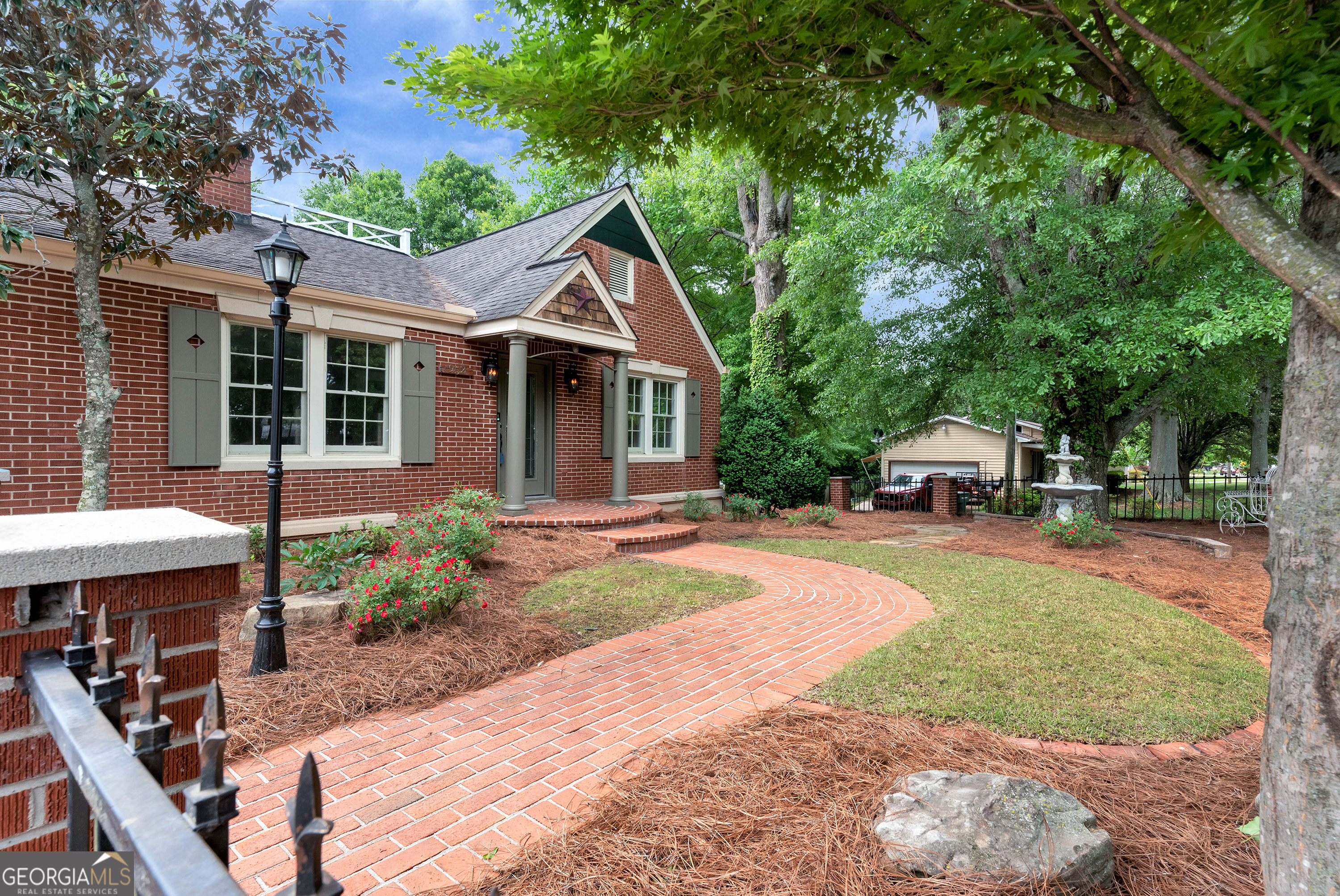 952 Wayside Street Northwest Cornelia, GA 30531 - Photo 61 of 70 a front view of a house with a garden