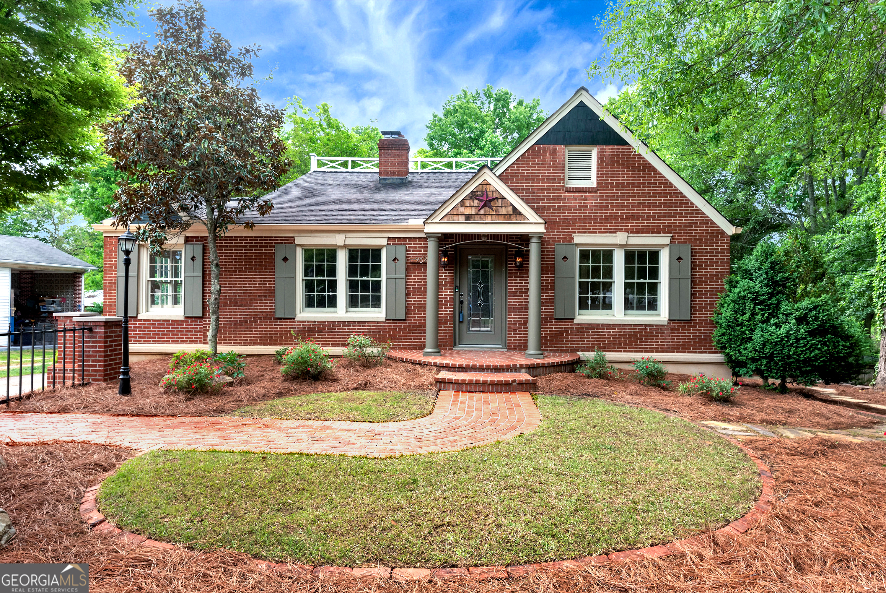 952 Wayside Street Northwest Cornelia, GA 30531 - Photo 63 of 70 a front view of a house with garden