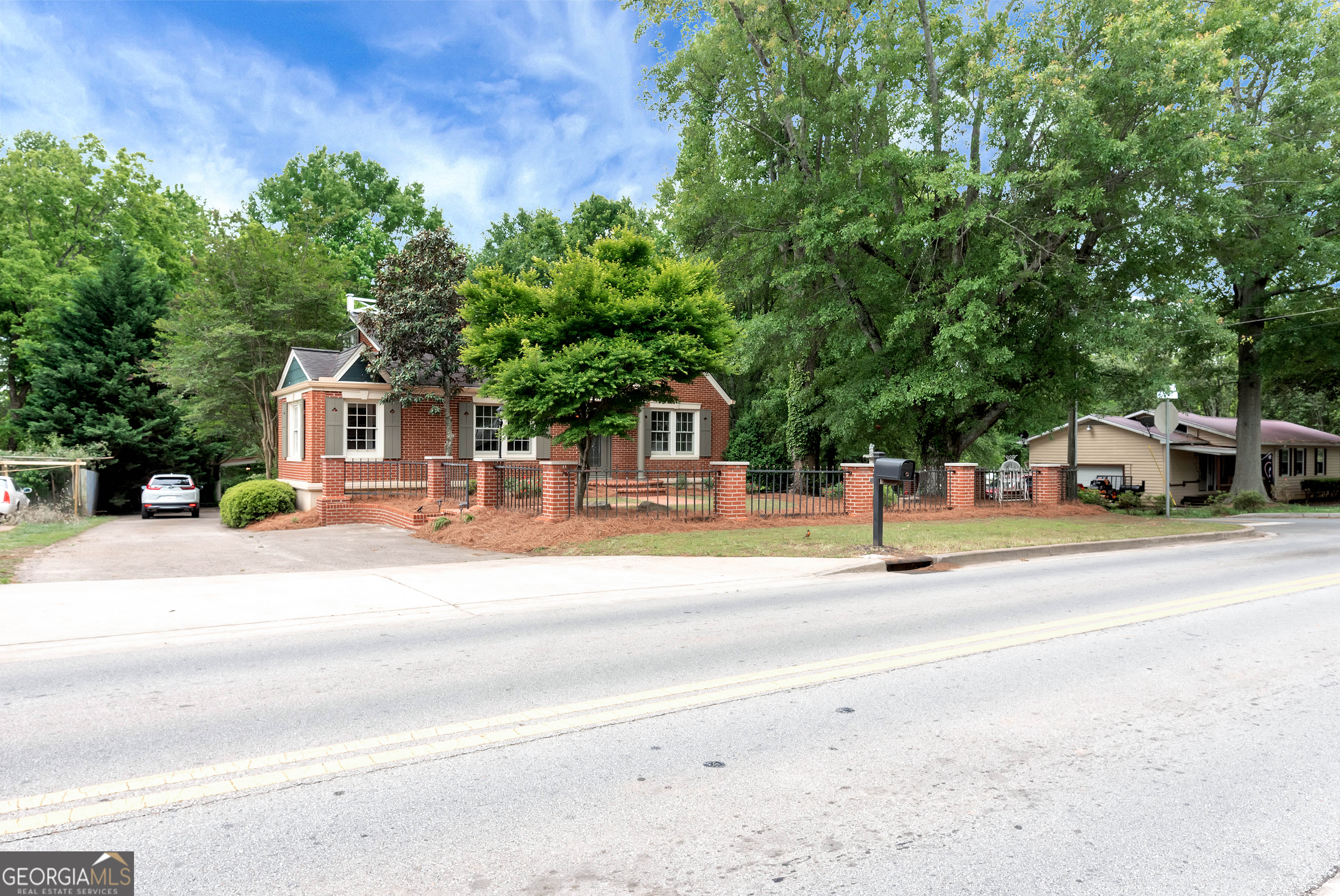 952 Wayside Street Northwest Cornelia, GA 30531 - Photo 66 of 70 a front view of a house with a garden