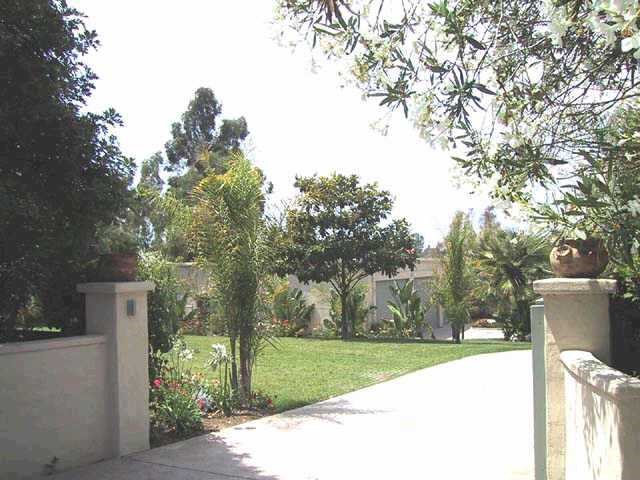 5754 Lago Lindo Rancho Santa Fe, CA 92067 - Photo 1 of 1 Gated Entrance