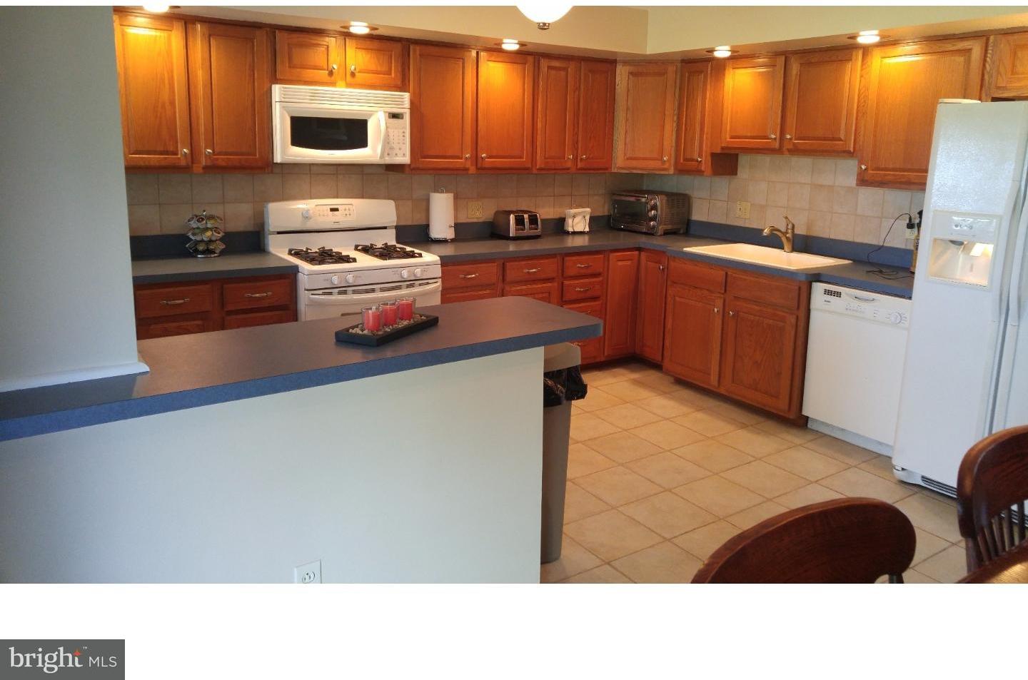 12428 Wyndom Road Philadelphia, PA 19154 - Photo 6 of 11 Gallery Image 6