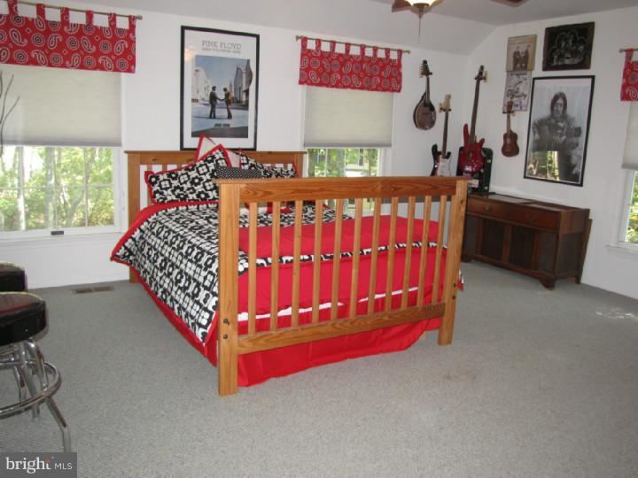 9 Strafford Circle Road Medford, NJ 08055 - Photo 17 of 25 Bedroom 3