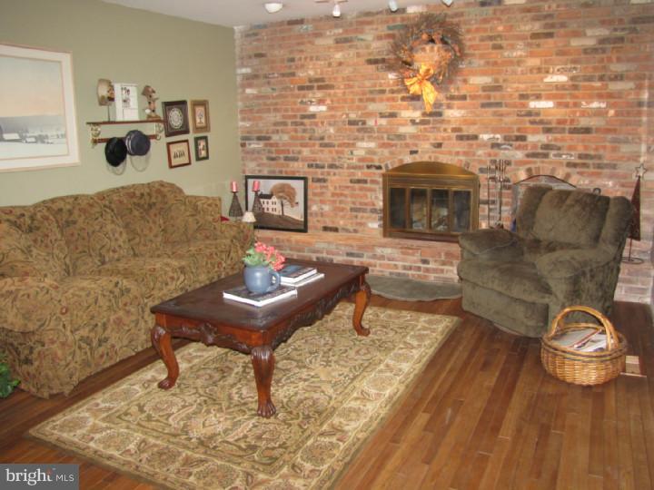 9 Strafford Circle Road Medford, NJ 08055 - Photo 7 of 25 Family Room