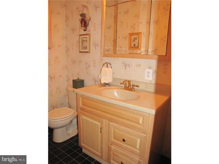 9 Strafford Circle Road Medford, NJ 08055 - Photo 8 of 25 Half Bath