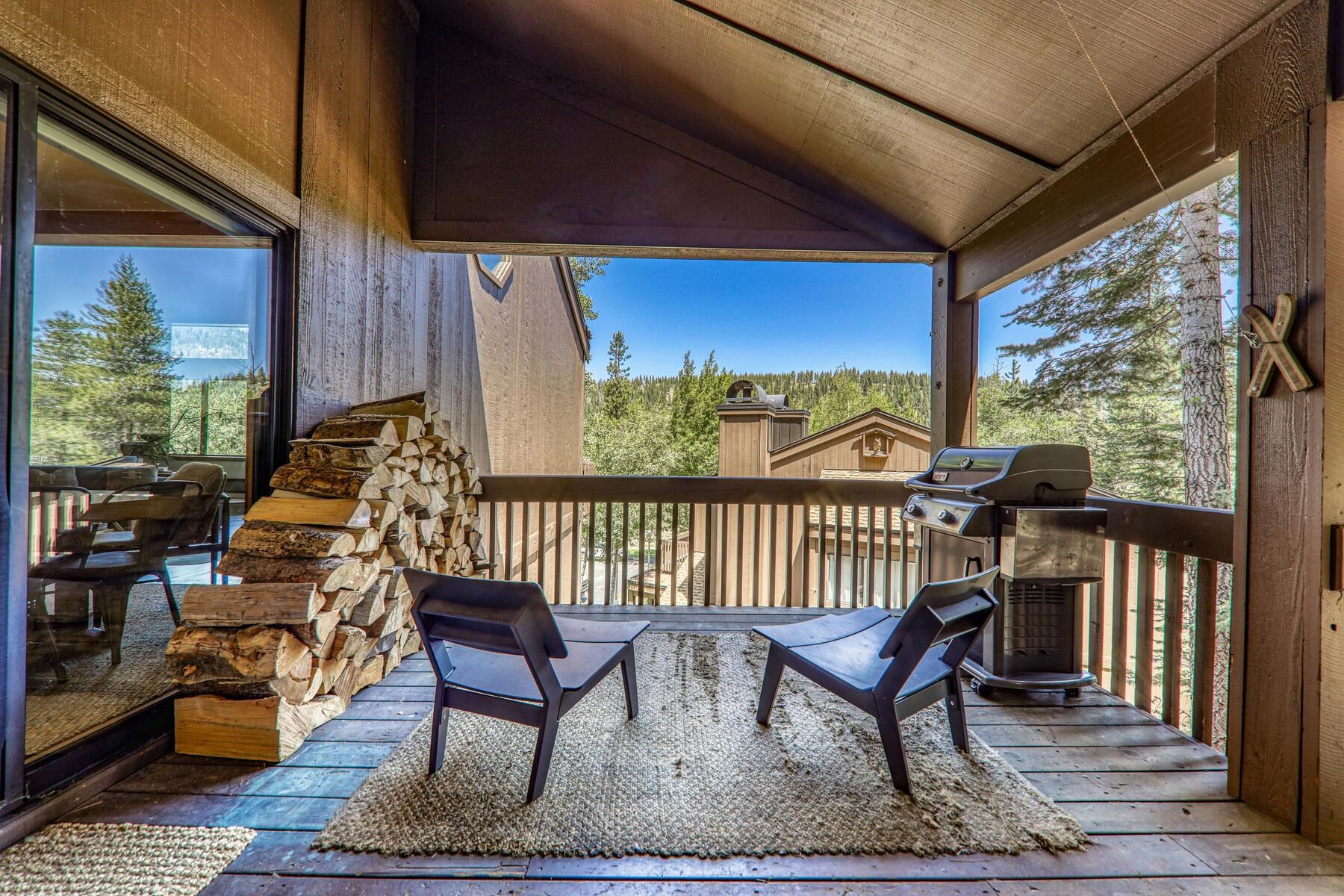 3003 Meadow Court, Unit 5 Olympic Valley, CA 96146 - Photo 25 of 28 a view of a chairs and table in the balcony
