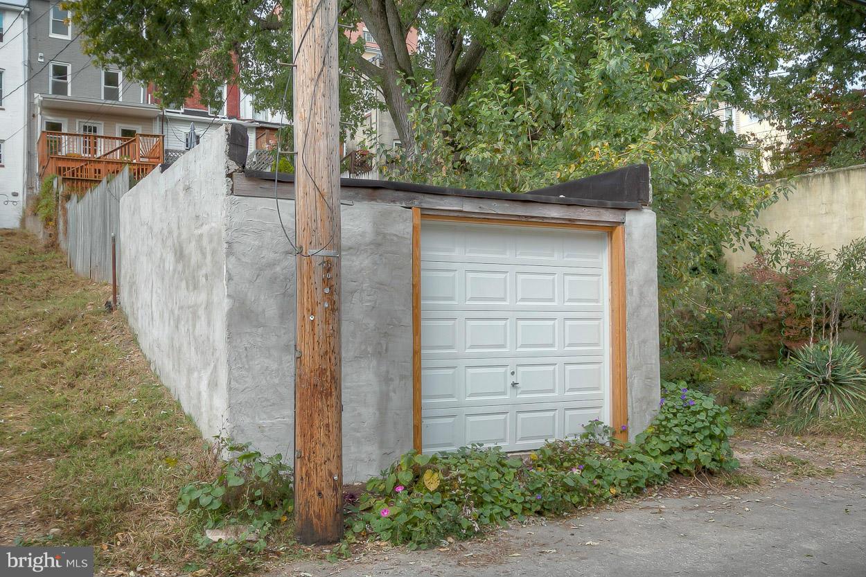 3823 Roland Avenue Baltimore, MD 21211 - Photo 30 of 30 Garage