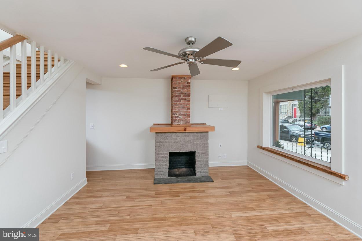 3823 Roland Avenue Baltimore, MD 21211 - Photo 4 of 30 Living Room