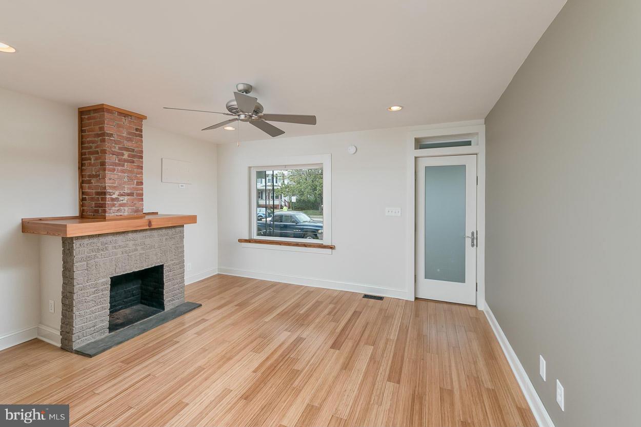 3823 Roland Avenue Baltimore, MD 21211 - Photo 5 of 30 Living Room
