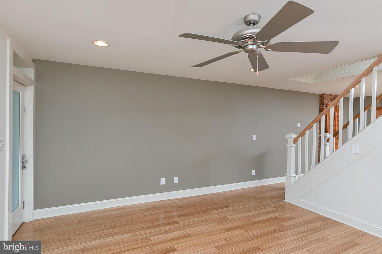 3823 Roland Avenue Baltimore, MD 21211 - Photo 6 of 30 Living Room