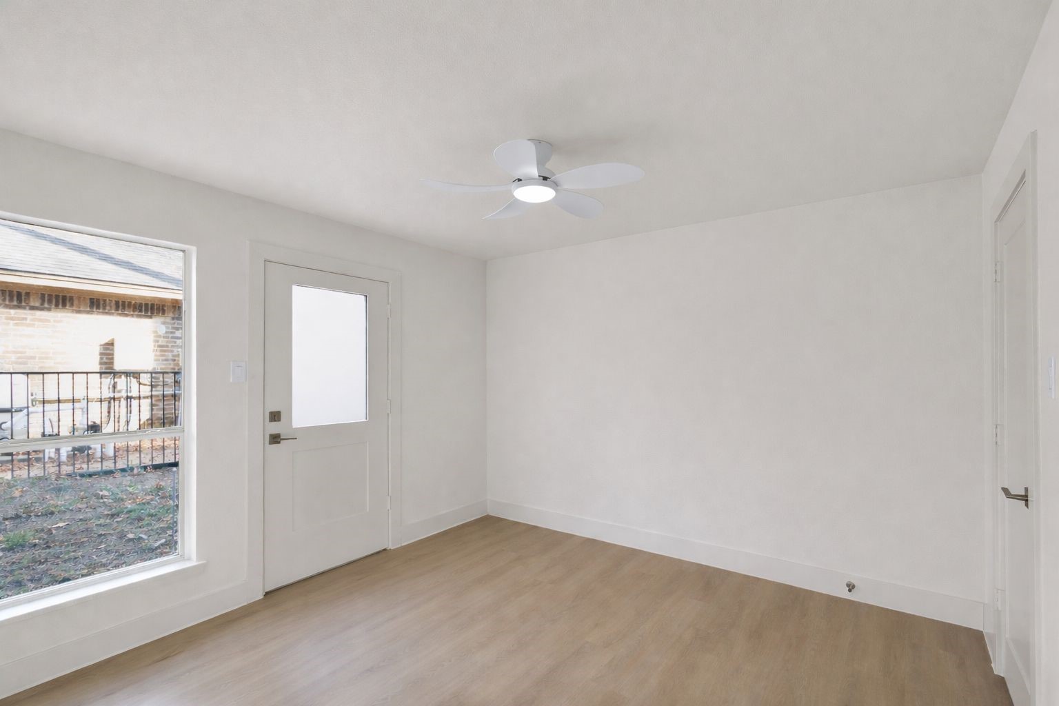 20 Buttonbush Court The Woodlands, TX 77380 - Photo 35 of 43 an empty room with windows