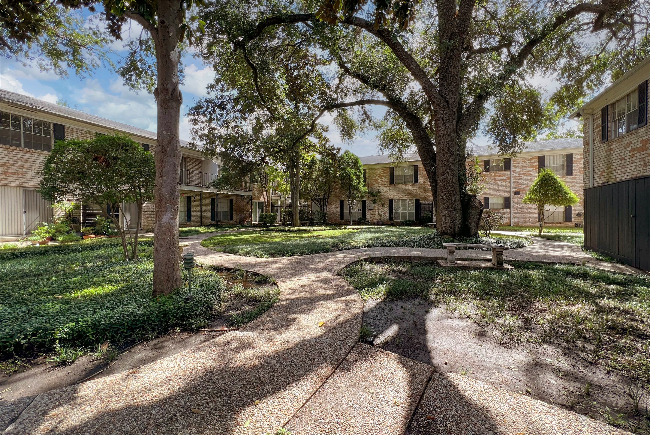 7900 Westheimer Road, Unit 134 Houston, TX 77063 - Photo 2 of 25 a backyard of a house with lots of green space